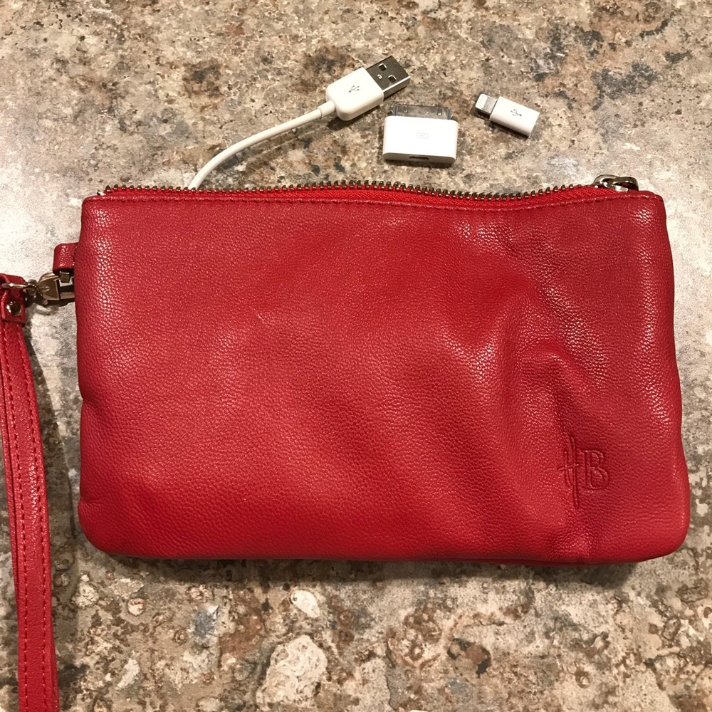 Handbag Butler charging clutch